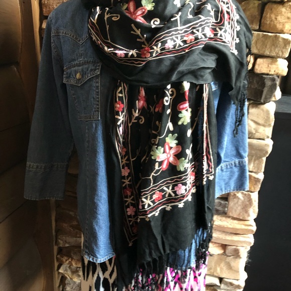 Eyeful SCARF EMBROIDERED 6 ft X 28 in - Picture 2 of 4